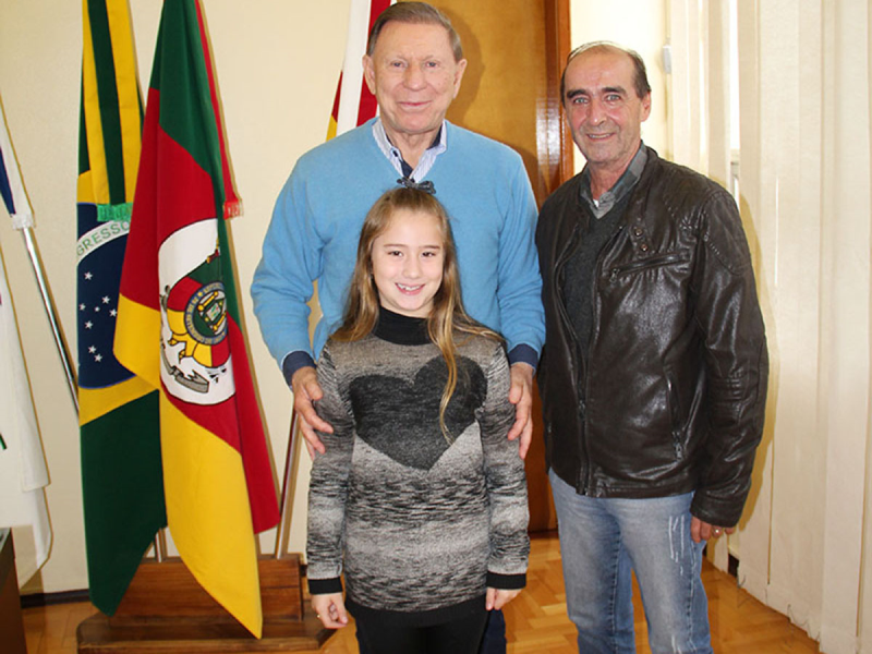 CHEFE DA DIVISÃO DE PATRIMÔNIO DO RS VISITA O PREFEITO